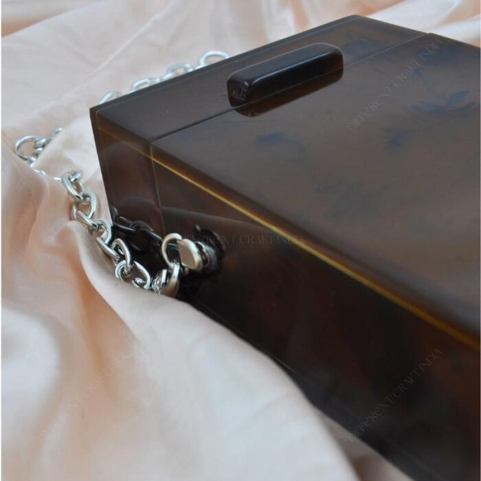 Elegant Cheetah Print Box-Shaped Vertical Resin Clutch with Marble Finish & Detachable Chain