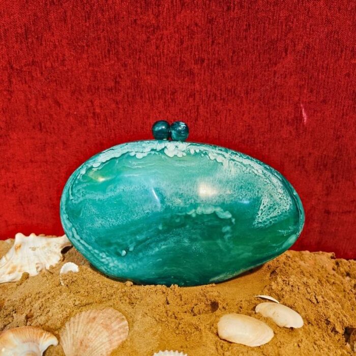 Unique Green Oval Shell-Inspired Resin Clutch Purse with Detachable Chain Strap for Style