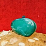 Unique Green Oval Shell-Inspired Resin Clutch Purse with Detachable Chain Strap for Style